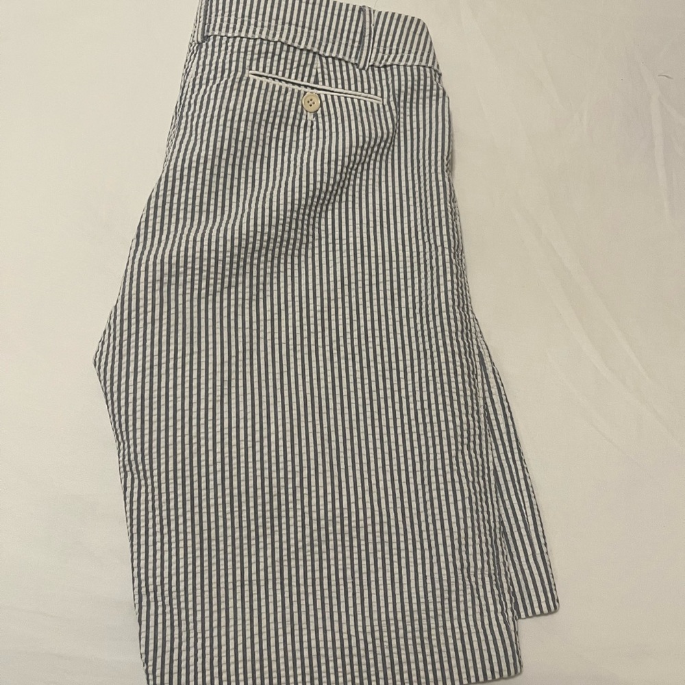 BCBG maxazria blue/white seersucker cotton shorts. - Picture 3 of 6